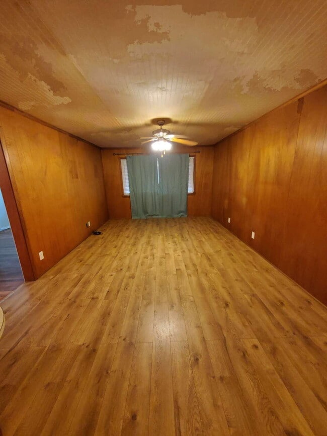 Building Photo - "Charming Cresson Retreat: Cozy 2-Bed Home...