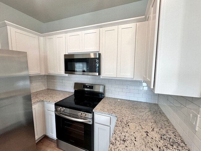 Building Photo - Luxury 2-Story, 3-Bed/ 2.5-Bath Duplex in ...