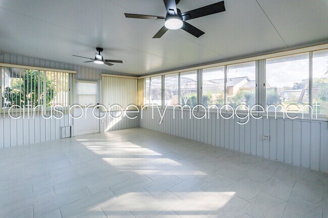 Building Photo - Impeccable, Fully Remodeled 3/2 Convenient to UCF!