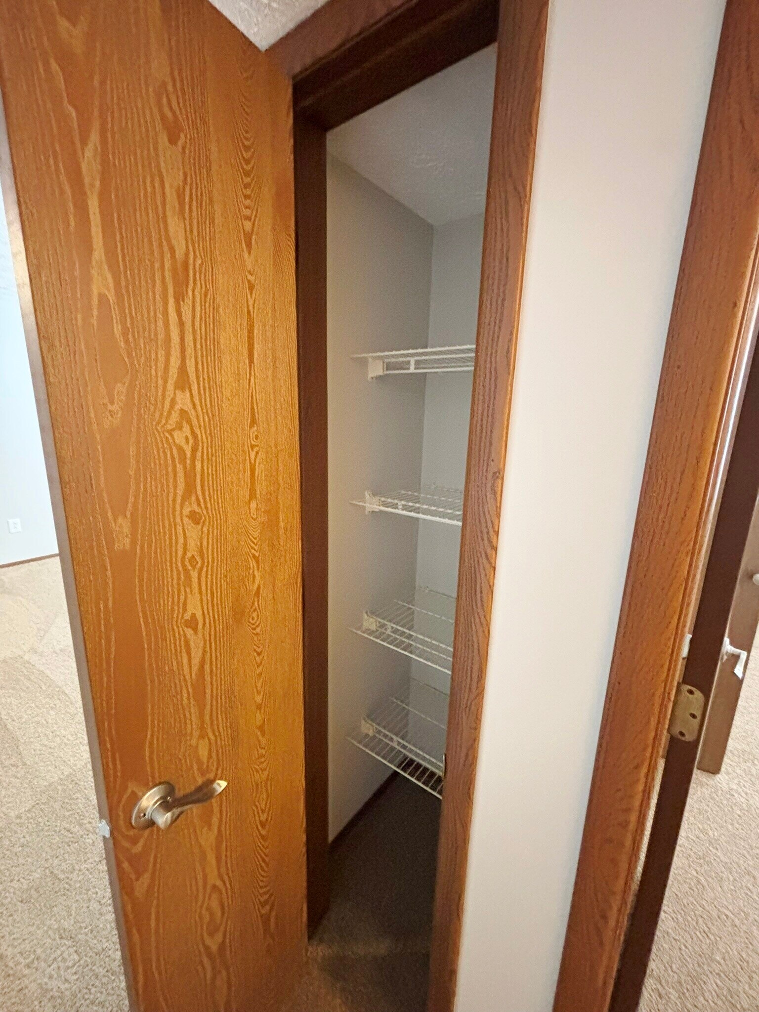 Building Photo - 225 Hillview Ln