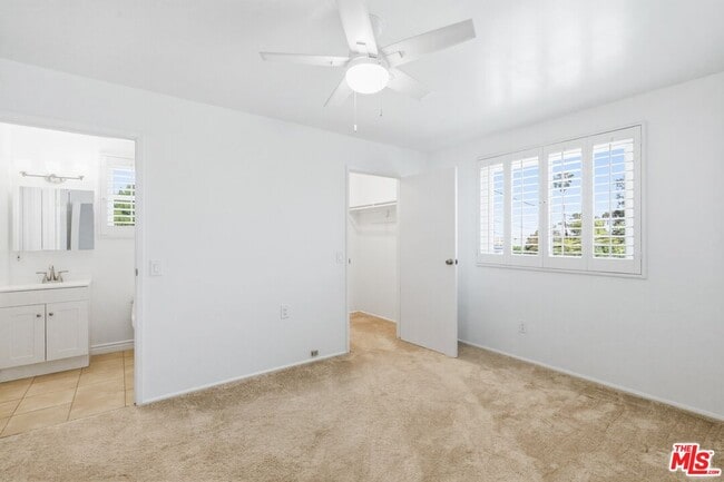 Building Photo - 2752 Guirado St