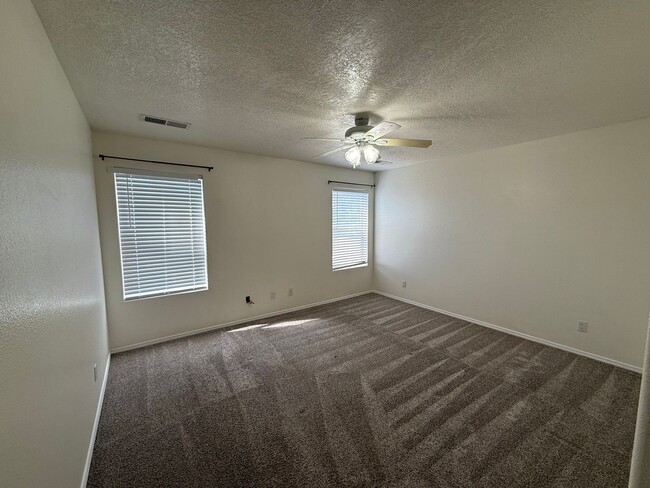 Building Photo - Charming 3-bedroom, 2.5-bathroom home