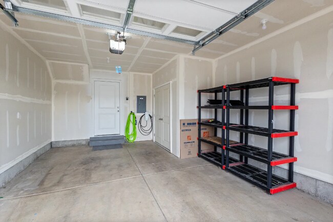 Building Photo - 3 Bed/3 Bath Townhouse in Saratoga Springs