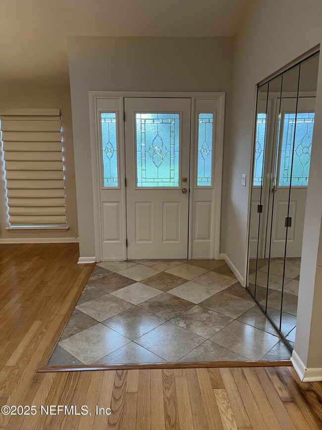 Building Photo - 1809 Kings Way