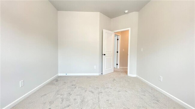 Building Photo - 4591 Silver Oak Dr SW