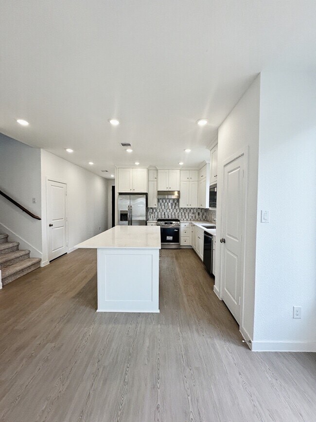 Building Photo - 26915 Nightingale Songs Dr