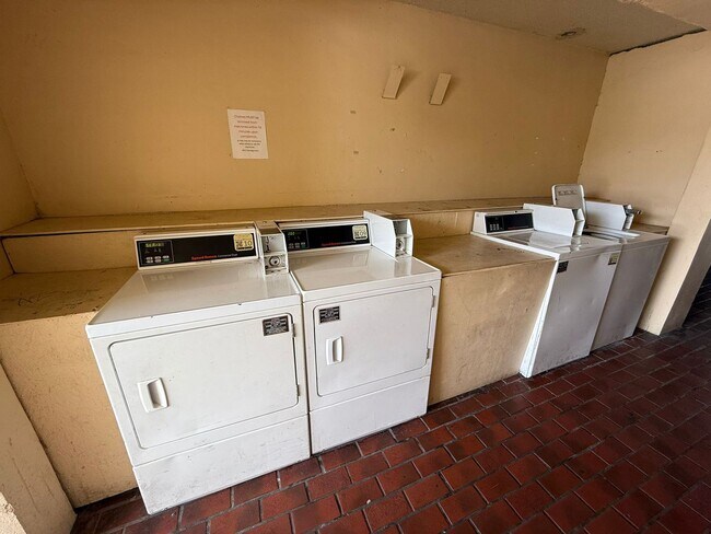 Building Photo - Studio apartment including Water, Electric...