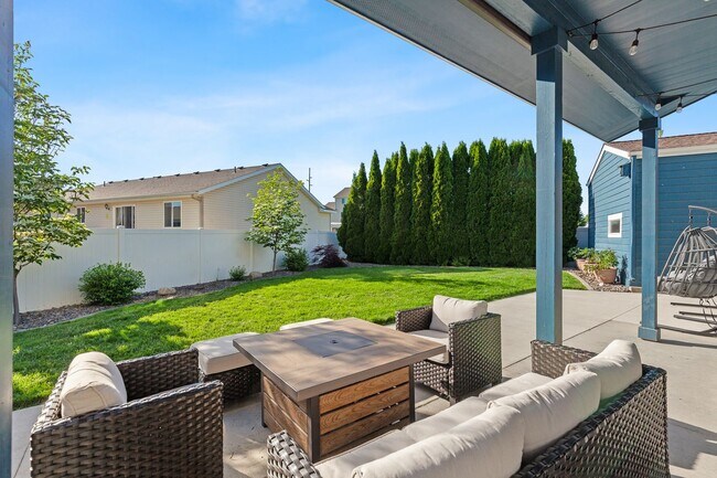 Building Photo - Beautiful, Executive  Home on Cul de Sac i...