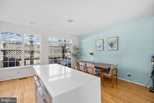 Building Photo - 381 Livermore Ln