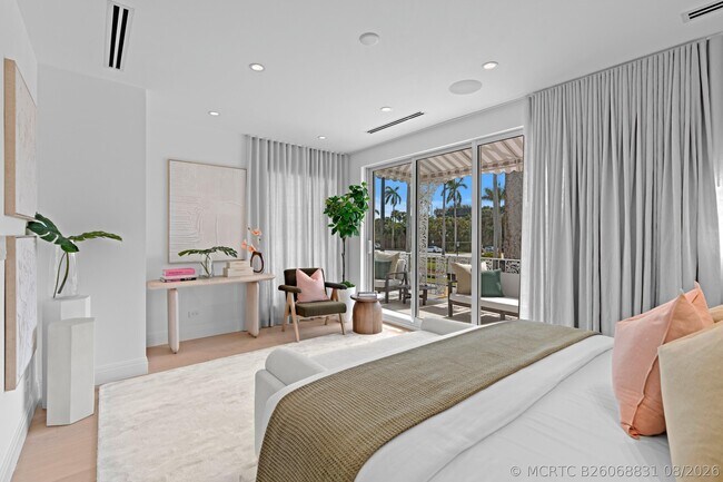 Building Photo - 255 Royal Poinciana Way