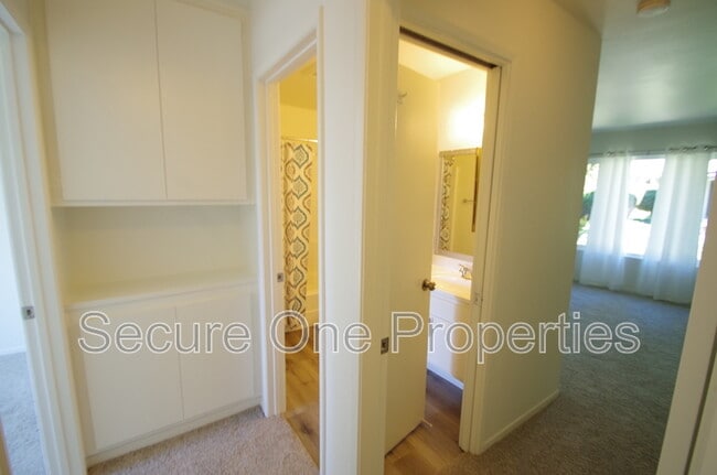 Building Photo - 491 Serento Cir