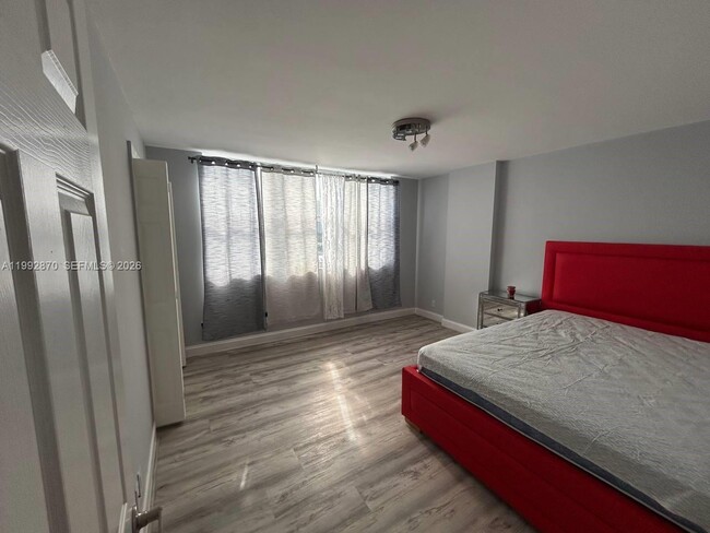 Building Photo - 3161 S Ocean Dr