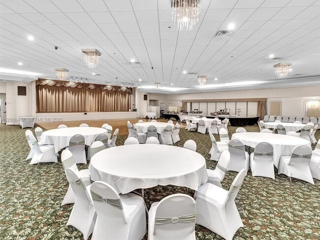 Building Photo - 9340 Lagoon Pl