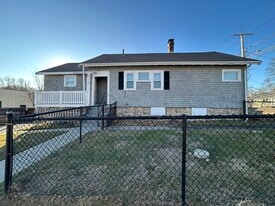 Building Photo - 909 Centre St