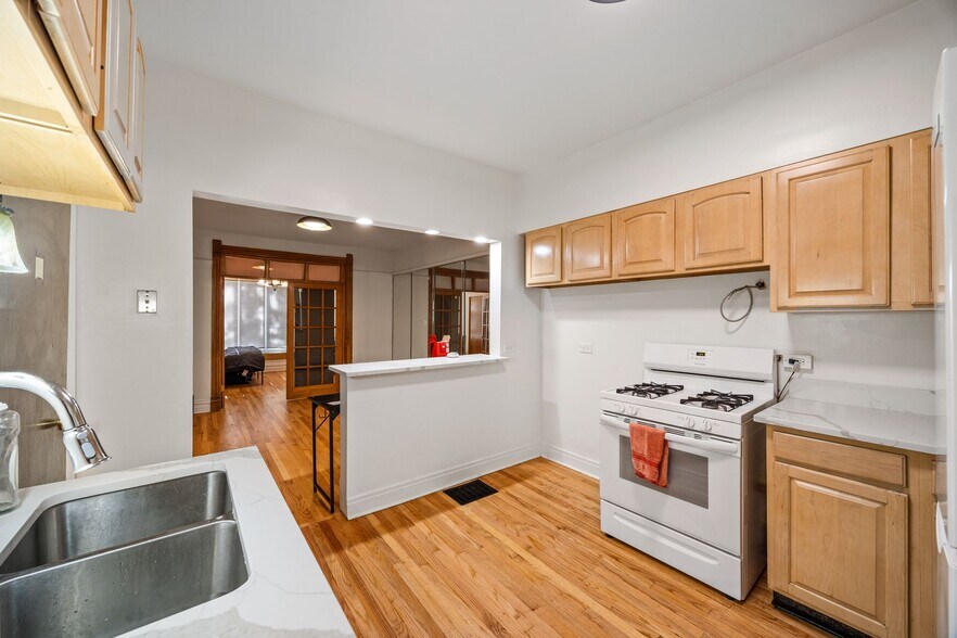 Building Photo - 1015 Garnett Pl