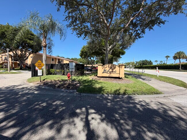Building Photo - 6043 10th Ave N