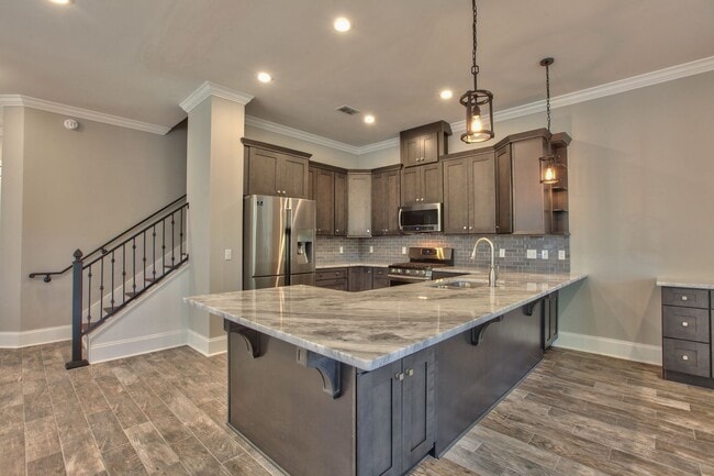 Building Photo - Unbelievable 3 Bedroom 3 Bathroom Upscale Town Home