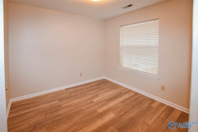 Building Photo - 106 Vistawood Ct