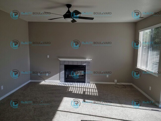 Building Photo - 1/2 MONTH FREE!! Amazing 4 Bedroom 2.5 Bat...