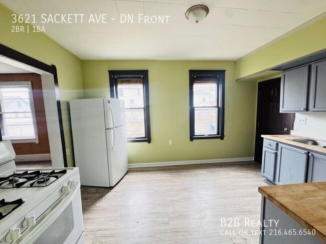 Building Photo - 3621 Sackett Ave