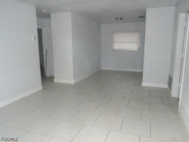 Building Photo - 2623 Linhart Ave