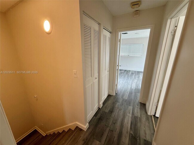 Building Photo - 4300 Landar Dr