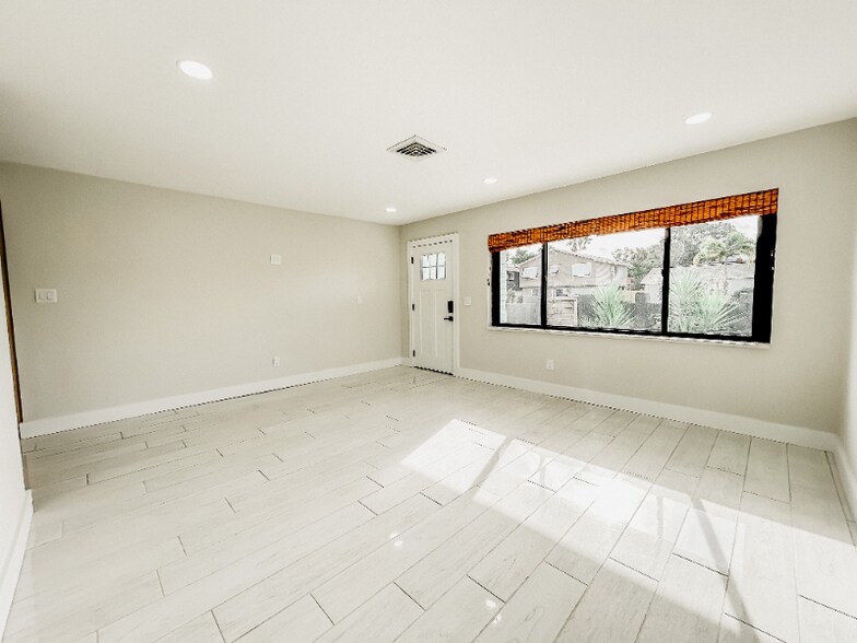 Building Photo - 1847 Shore Acres Blvd NE