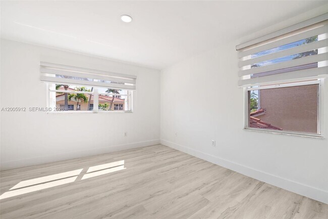 Building Photo - 21012 NE 34th Ct