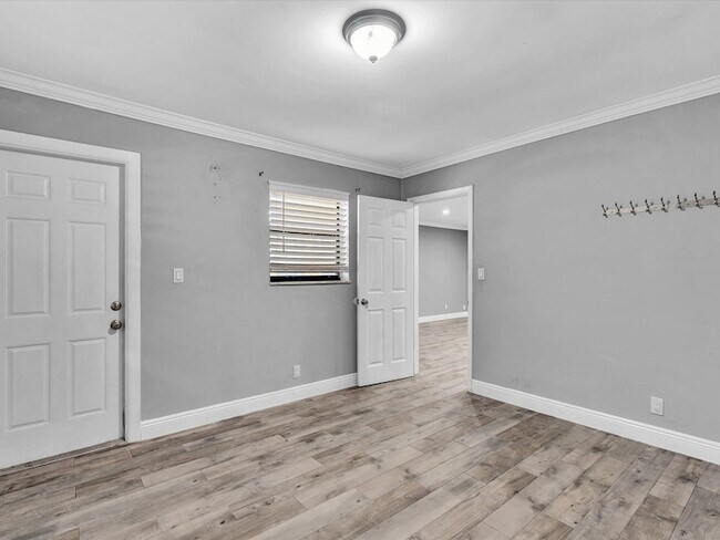 Building Photo - 3880 NW 79th Ave