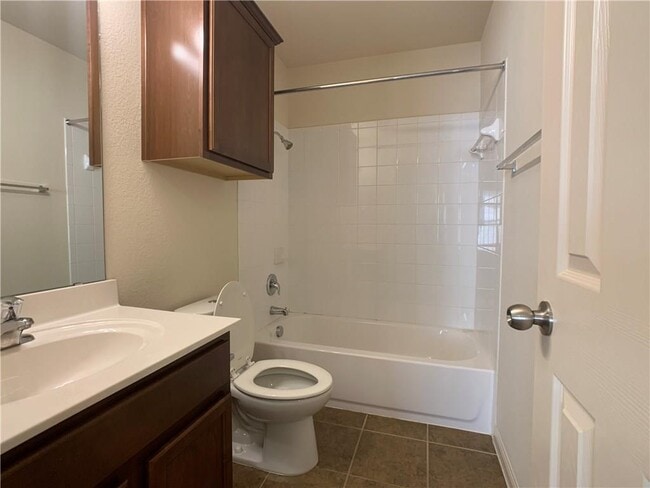 Building Photo - 2312 Nestlewood Dr
