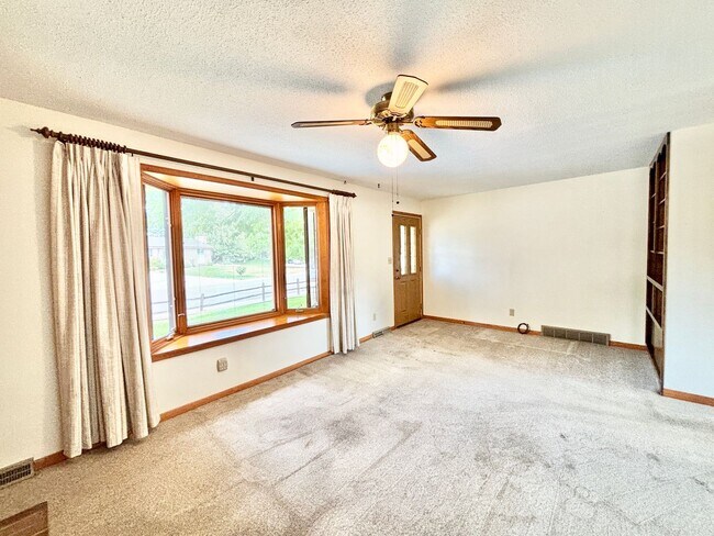 Building Photo - 2ND MONTH FREE FOR LEASE STARTING BY OCTOB...