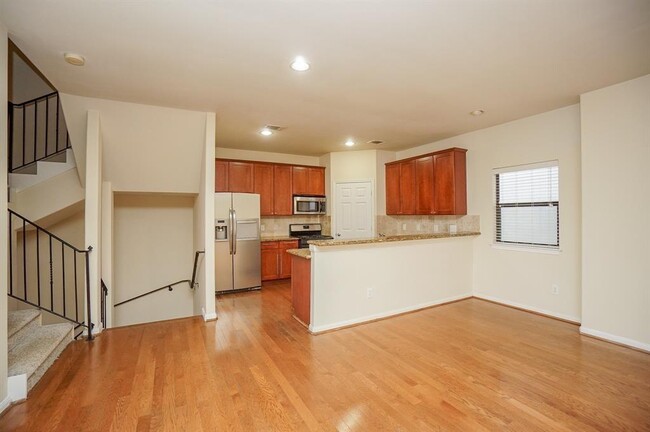 Building Photo - 4411 Koehler St