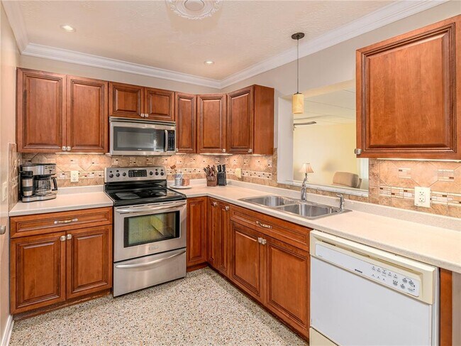 Building Photo - 907 Hillside Terrace