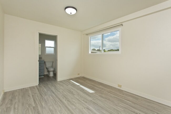 Building Photo - Single Family