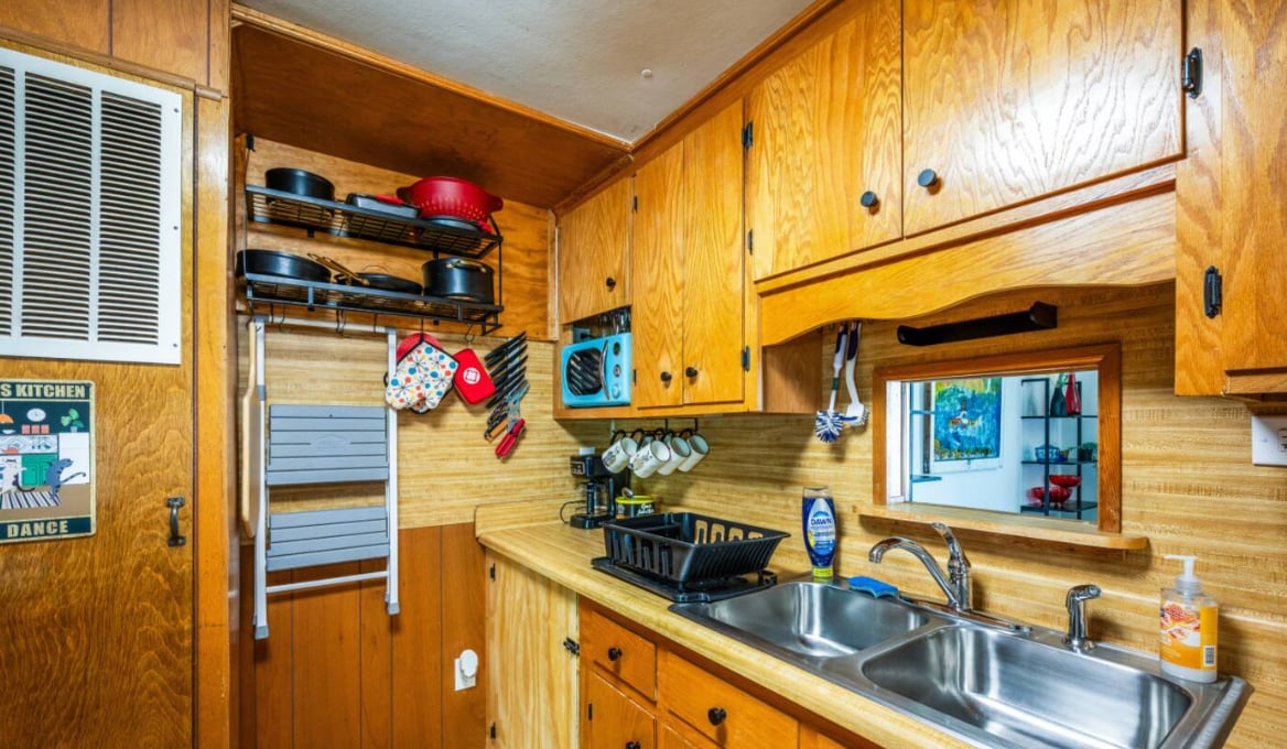 Kitchen - 1100 Rice Ln