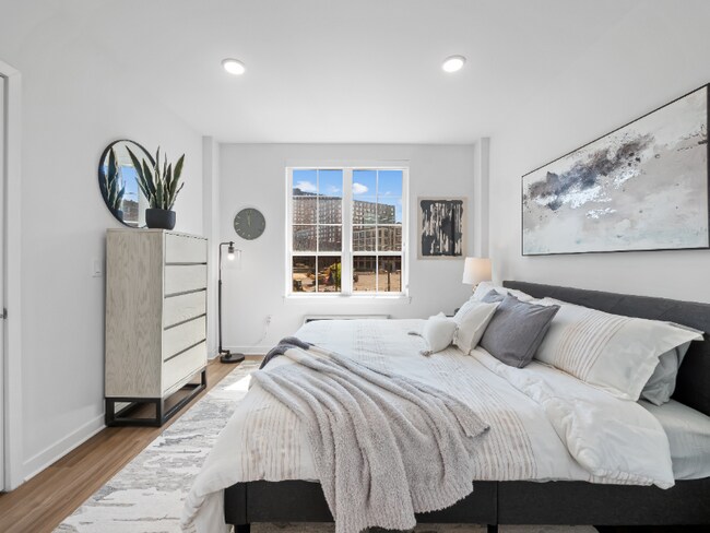 Building Photo - 675 Monmouth St