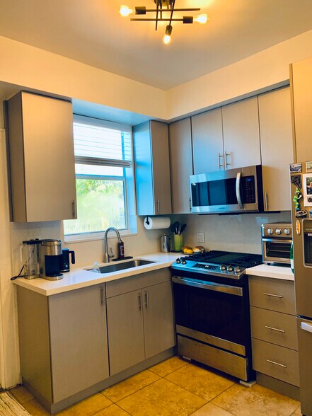 kitchen - 411 SW 19th St