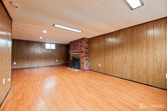 Building Photo - 24 Delikat Ln