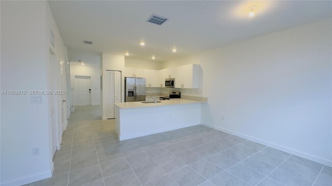 Building Photo - 2621 SE 27th Dr