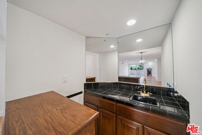 Building Photo - 1508 Greenfield Ave