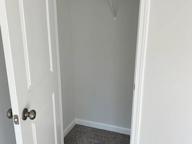 Building Photo - 588 Glen Clova Dr