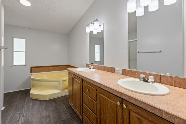 Building Photo - 16474 N Emerson Cir