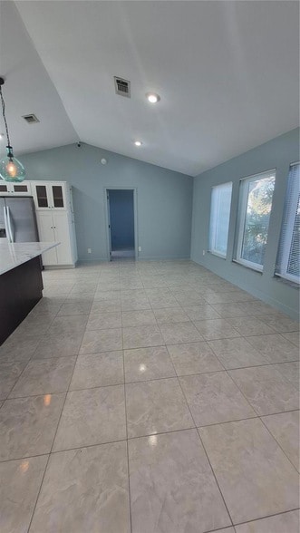 Building Photo - 614 Caribou Ct