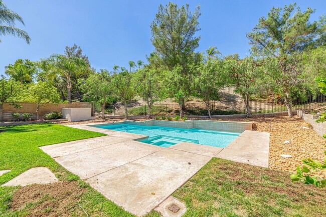 Building Photo - Executive 5-Bedroom Pool Home with Dual Master Suites in Stevenson Ranch