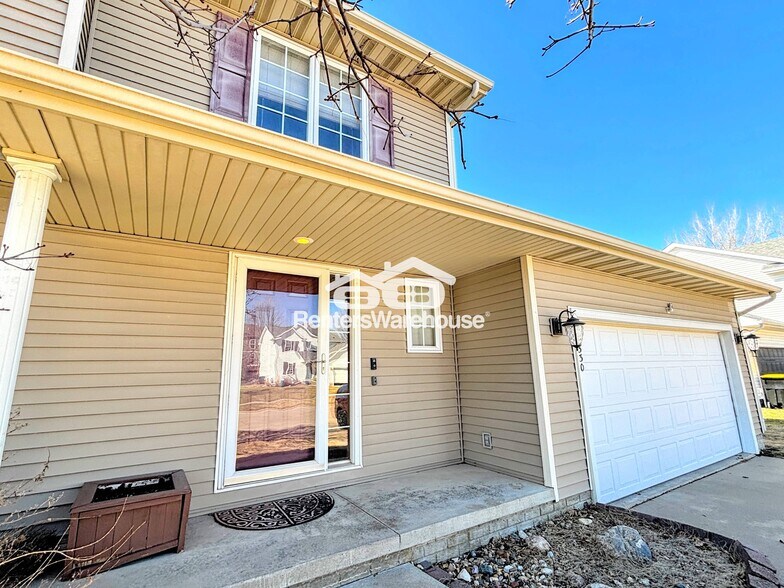 Building Photo - 330 NE Cardinal Ln