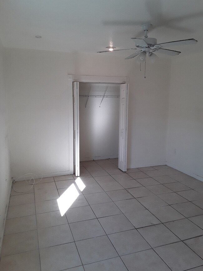 Building Photo - Three Bedroom One Bathroom House near Gulfport area.