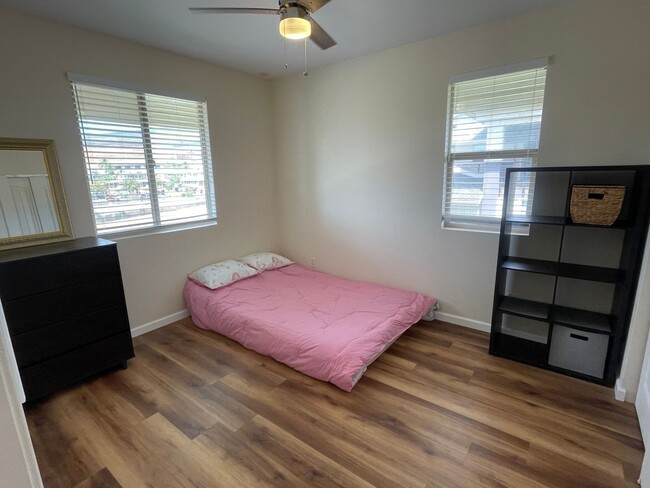 Building Photo - Top Floor Opukea Three Bedroom/Two Bathroom
