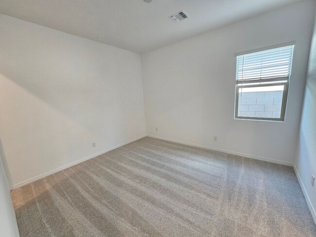Building Photo - Wonderful new build with family fun amenities