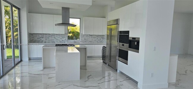 Building Photo - 16644 Botaniko Dr N