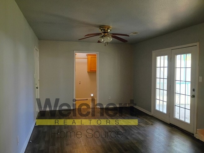 Building Photo - Spacious 3-Bedroom Home with Garage and Sc...